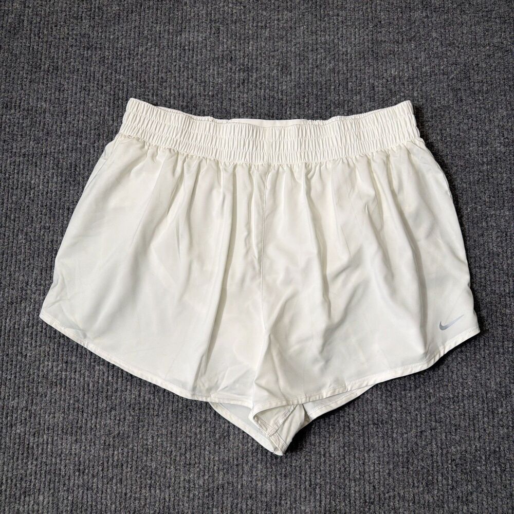 Nike Dri-FIT Women Size 1X Loose Fit Brief Lined Shorts White FB3167-100 NEW